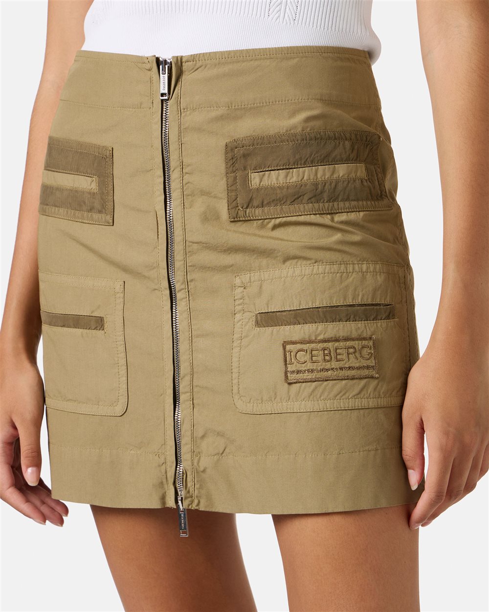Mud-colored short skirt in cotton parachute canvas - Iceberg - Official Website