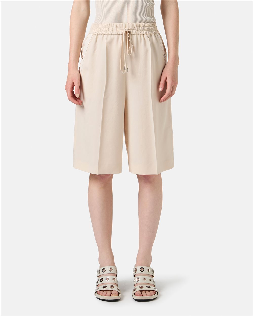 Powder-colored comfort fit Bermuda shorts in flowing Tencel fabric - Iceberg - Official Website