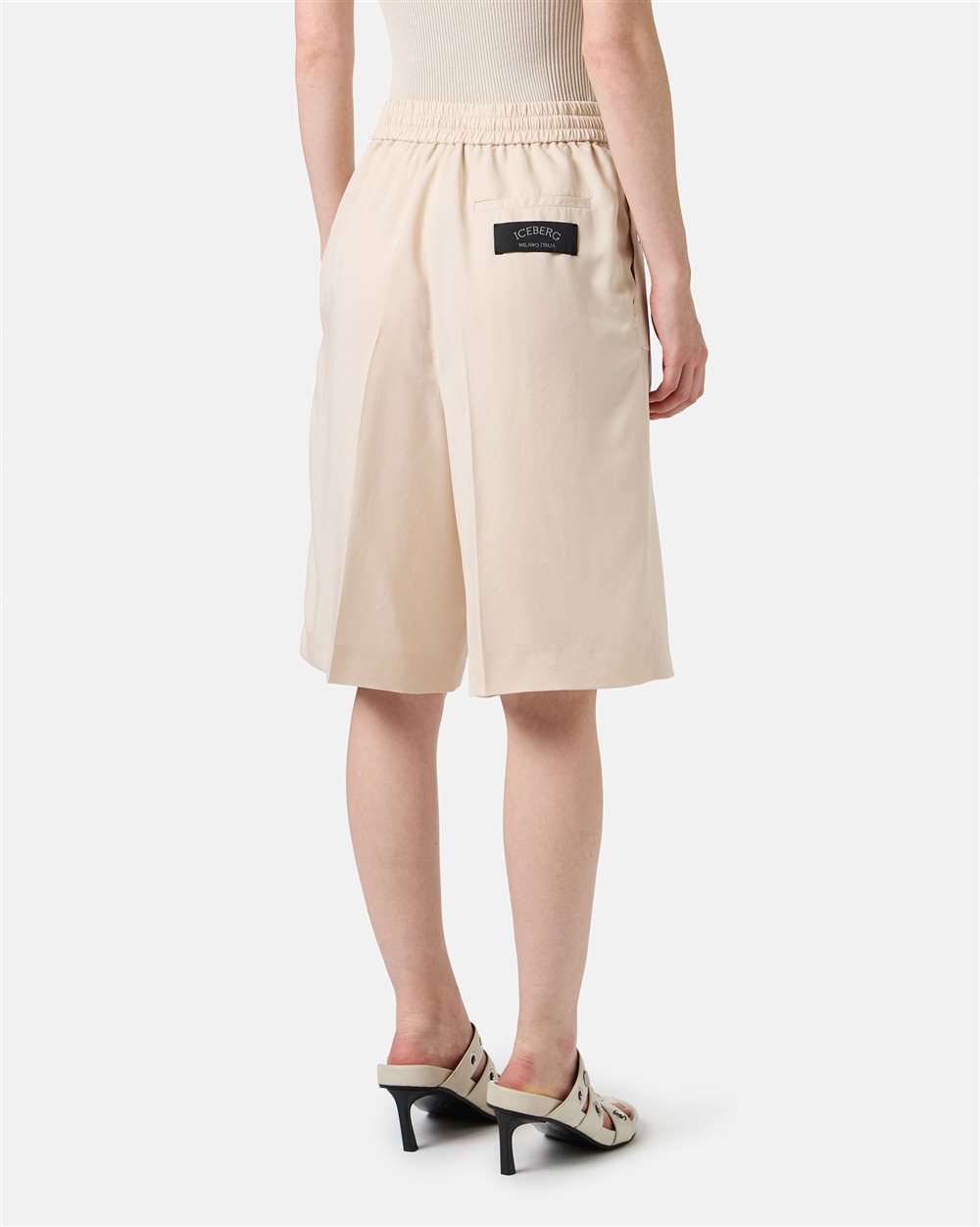Powder-colored comfort fit Bermuda shorts in flowing Tencel fabric - Iceberg - Official Website