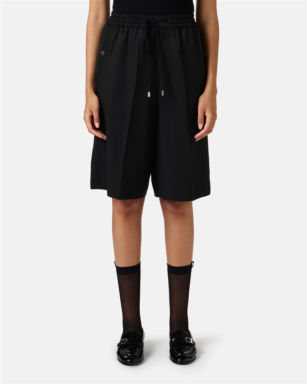 Black comfort fit Bermuda shorts in flowing Tencel fabric - Iceberg - Official Website
