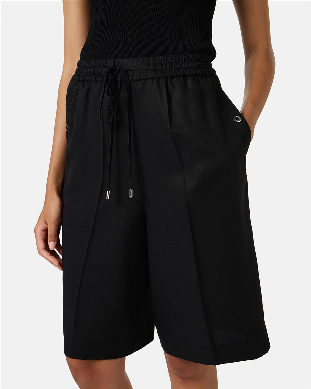 Black comfort fit Bermuda shorts in flowing Tencel fabric - Iceberg - Official Website