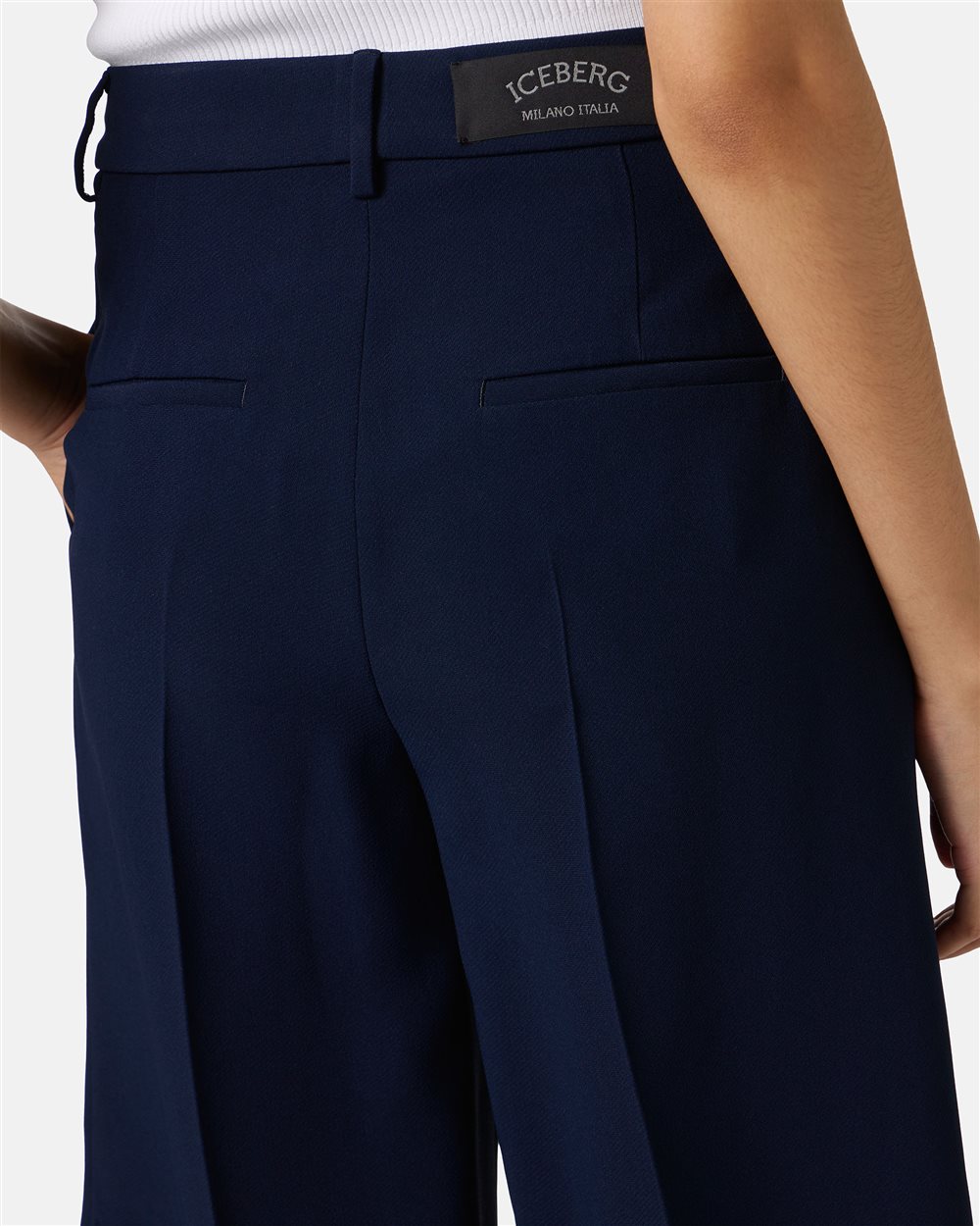 Regular fit blue bermuda shorts with tailored details and Iceberg logo - Iceberg - Official Website
