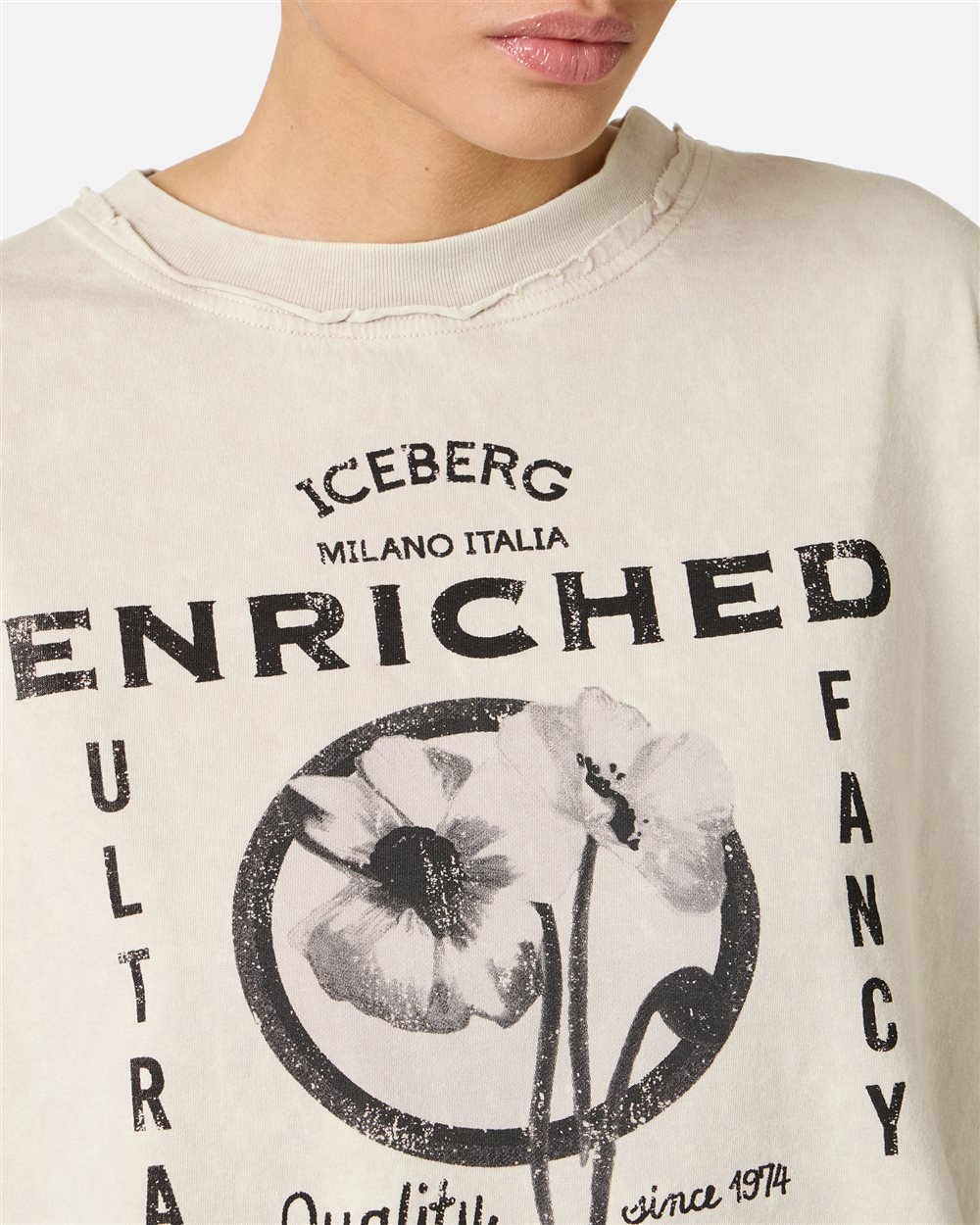 Cropped fit T-shirt with ecru and black pattern in garment-dyed jersey - Iceberg - Official Website