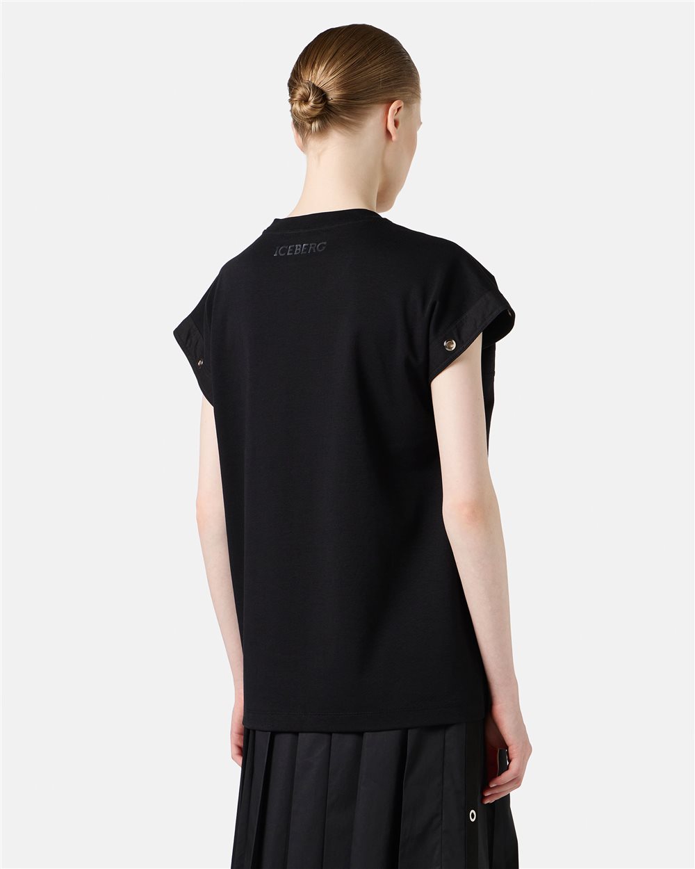 Black T-shirt in GOTS certified sustainable interlock fabric - Iceberg - Official Website