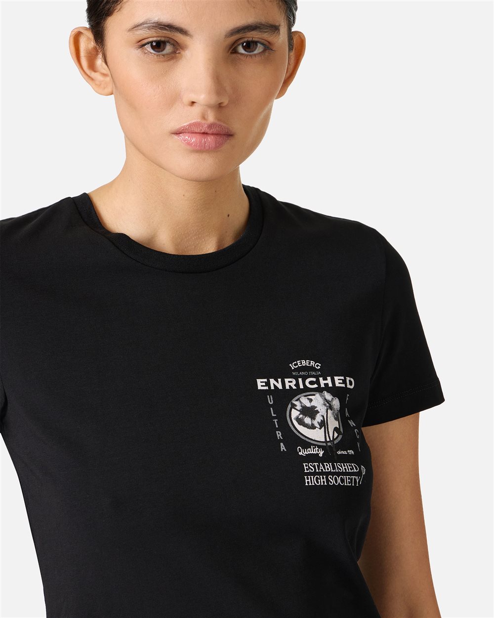 Black background sustainable stretch cotton jersey t-shirt - Iceberg - Official Website