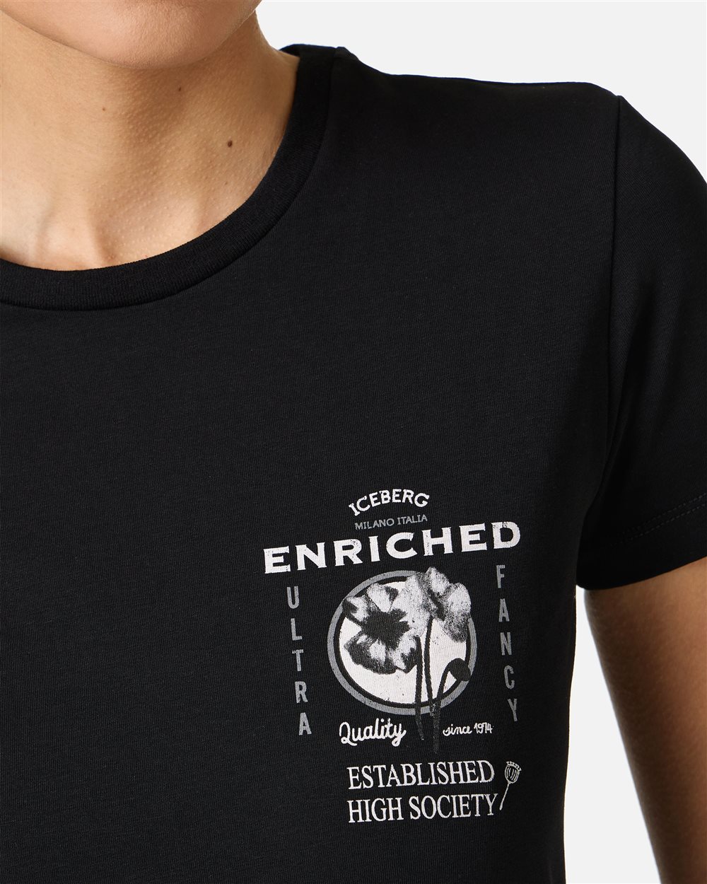 Black background sustainable stretch cotton jersey t-shirt - Iceberg - Official Website