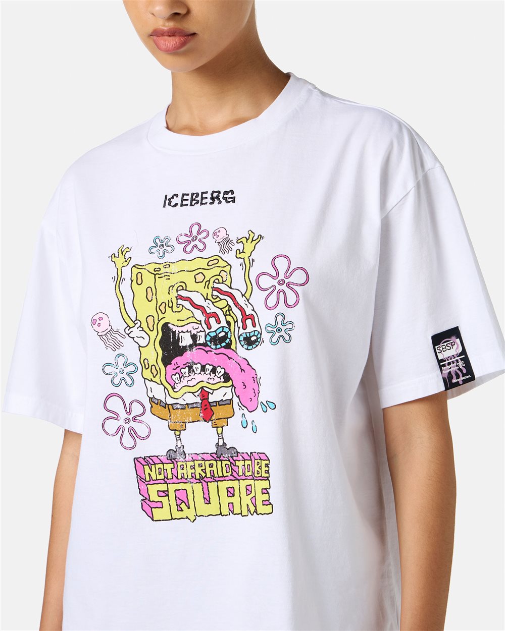 T-shirt bianca in cotone con mix di stampe e patch di Spongebob - Iceberg - Official Website