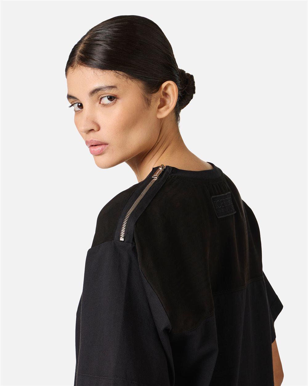 Regular-fit black cotton jersey T-shirt with cupro inserts - Iceberg - Official Website