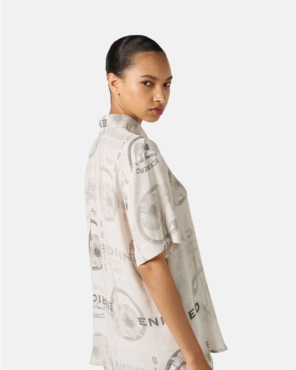 Camicia regular fit a manica corta in doppia georgette di viscosa certificata RCS - Iceberg - Official Website