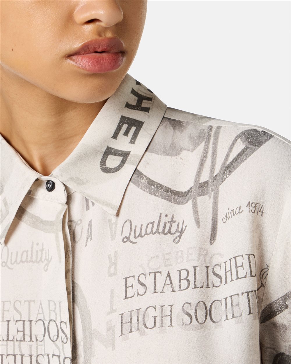 Camicia regular fit a manica corta in doppia georgette di viscosa certificata RCS - Iceberg - Official Website
