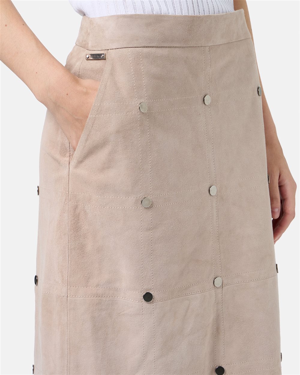 Ecru Suede Pencil Skirt with Checkerboard Embroidery - Iceberg - Official Website