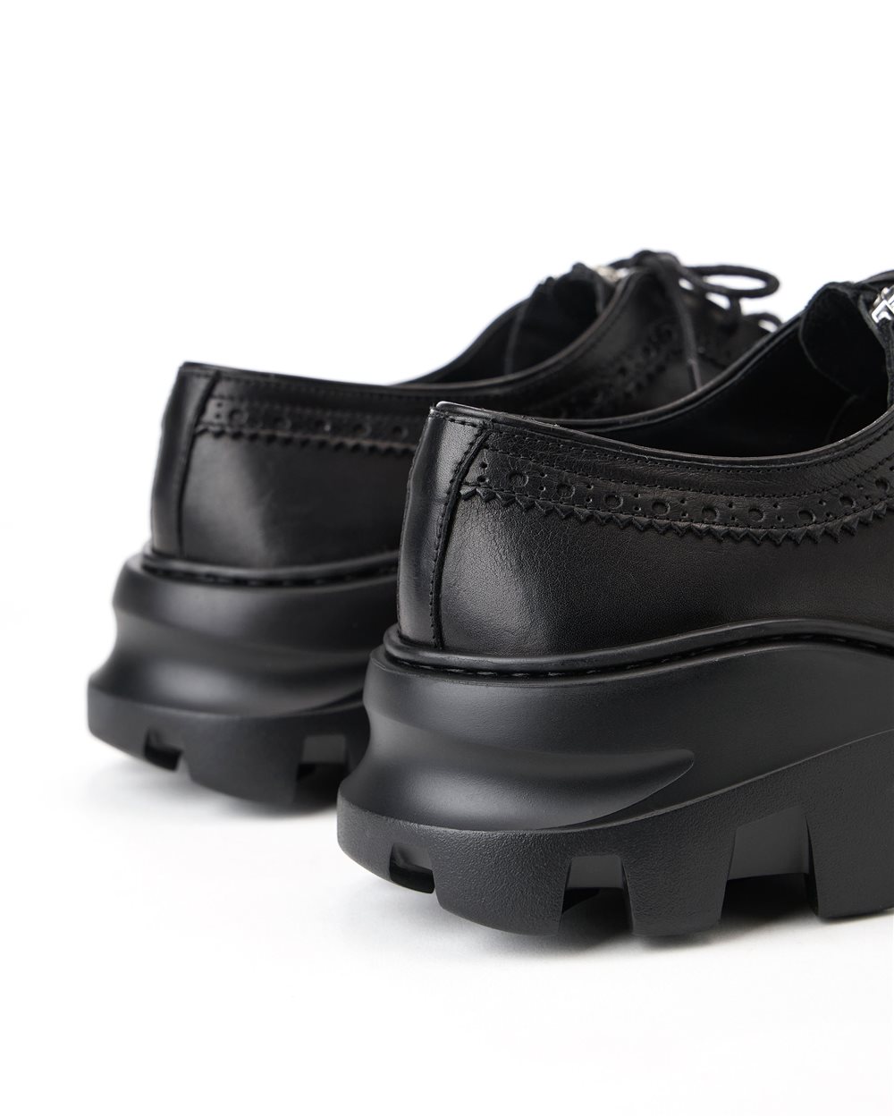 Black lace-up shoes with XL grooved sole in lightweight rubber - Iceberg - Official Website