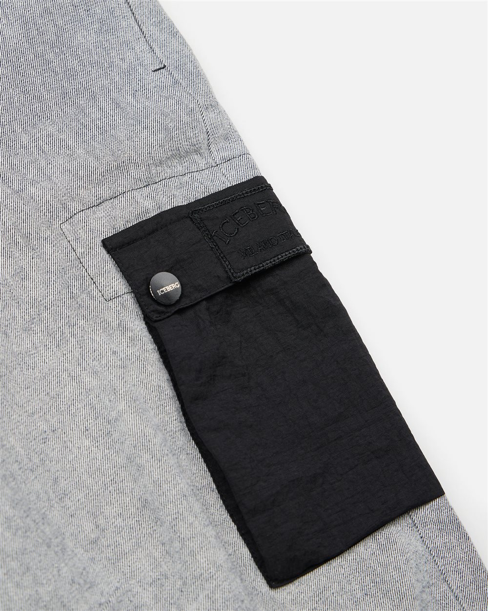 Cargo nero con dettagli a contrasto - Iceberg - Official Website