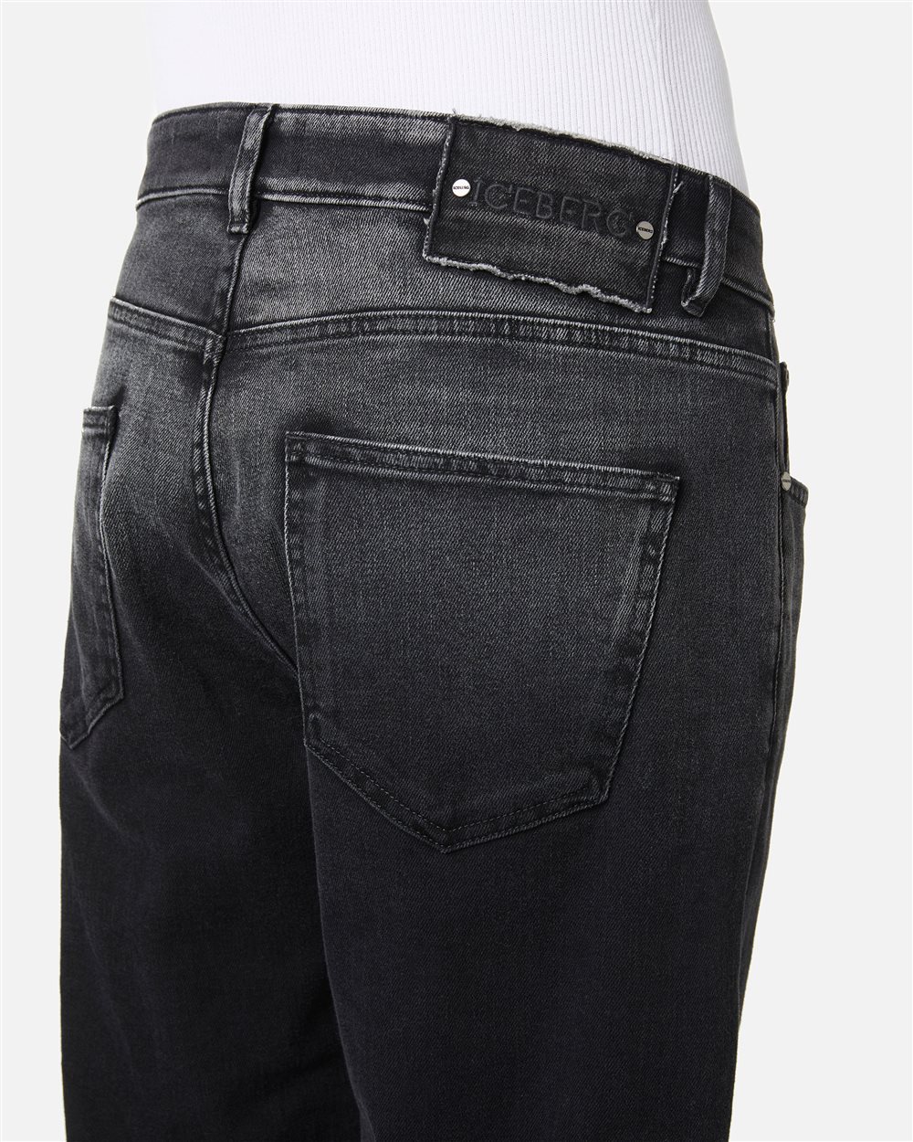 Regular fit 5-pocket jeans: lived-in black, urban spirit - Iceberg - Official Website