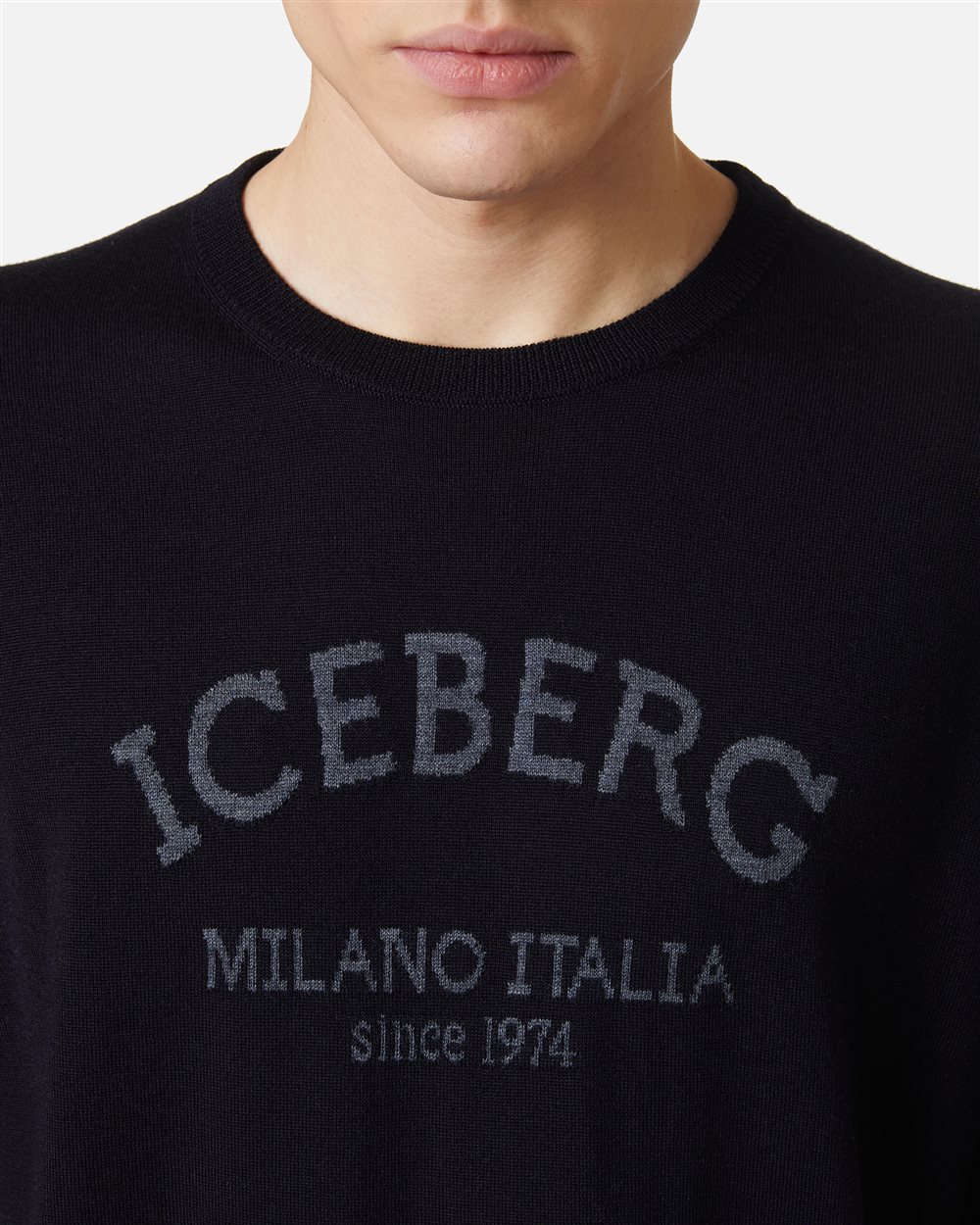 Classic blue crewneck sweater in extra-fine merino with Iceberg Milano Italia logo - Iceberg - Official Website