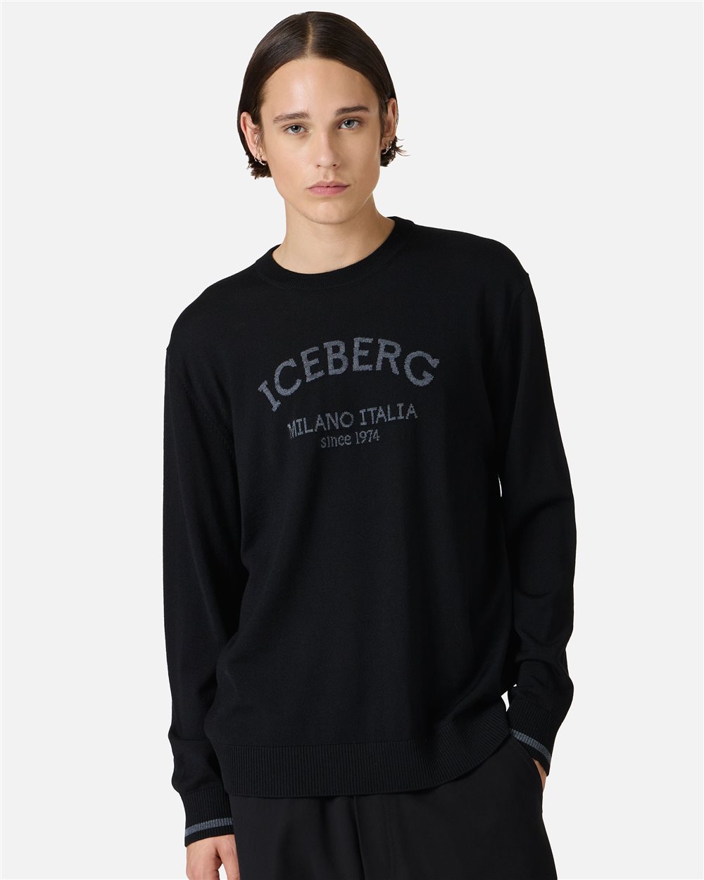 Black crewneck sweater in extra-fine merino with Iceberg Milano Italia logo - Iceberg - Official Website