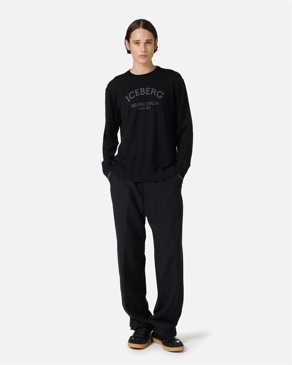 Black crewneck sweater in extra-fine merino with Iceberg Milano Italia logo - Iceberg - Official Website
