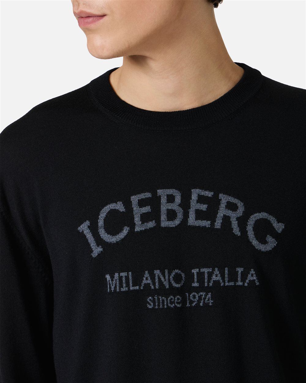 Black crewneck sweater in extra-fine merino with Iceberg Milano Italia logo - Iceberg - Official Website