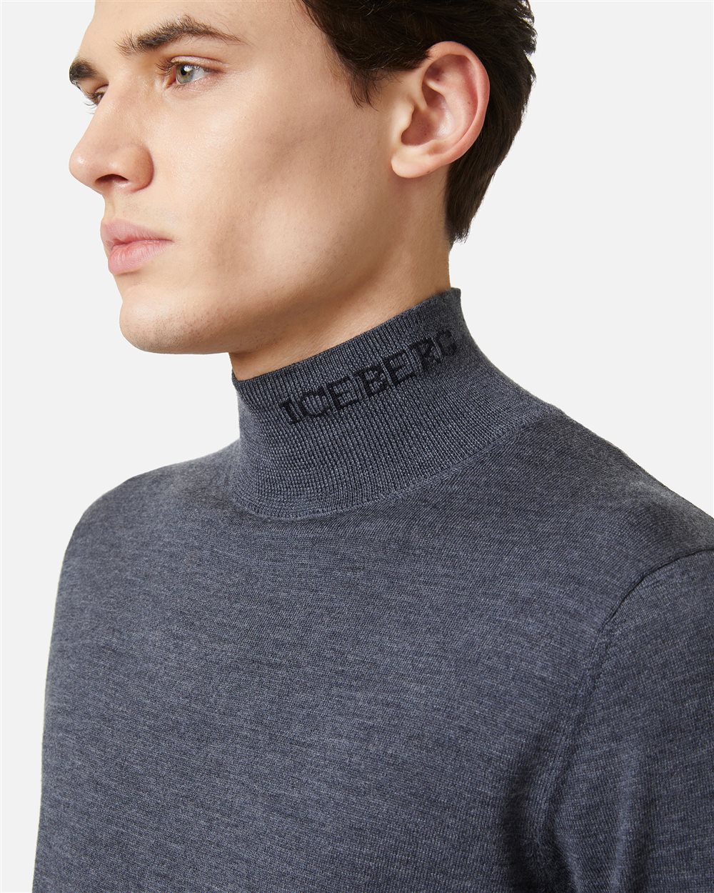 Slim fit turtleneck sweater in dark grey merino with contrasting Iceberg logo - Iceberg - Official Website