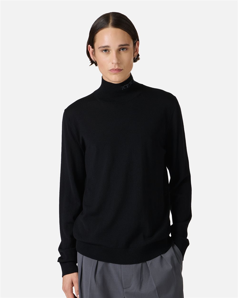 Black slim fit turtleneck sweater in merino with contrasting Iceberg logo - Iceberg - Official Website