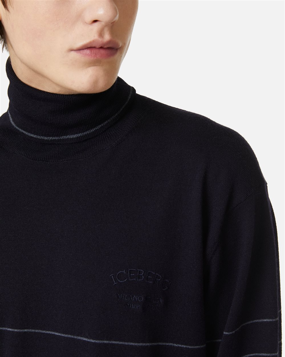 Multicolor turtleneck sweater in extra-fine merino with thread embroidery logo - Iceberg - Official Website