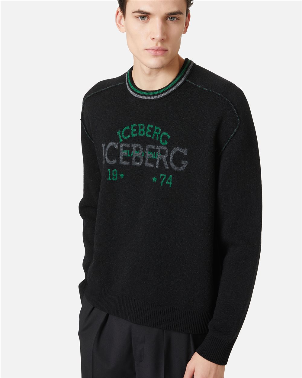 New regular fit crew neck sweater in black extra-fine merino - Iceberg - Official Website
