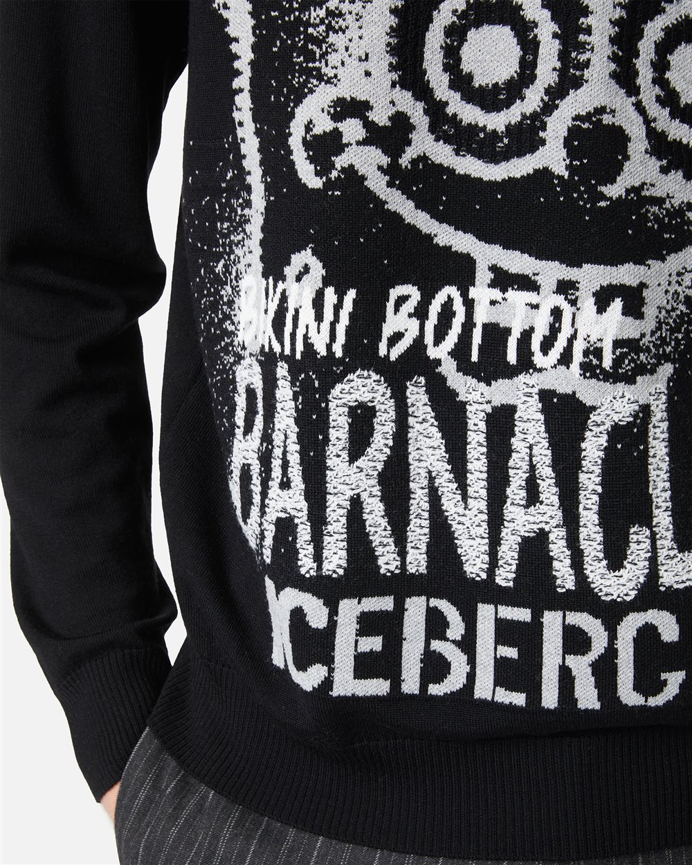 Maglia girocollo nera in extrafine merino wool con intarsio cartoon - Iceberg - Official Website