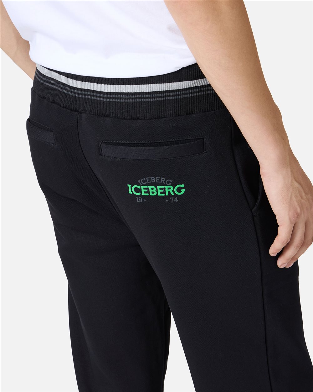 Dark black jogger in sustainable fleece with embossed Iceberg logo - Iceberg - Official Website
