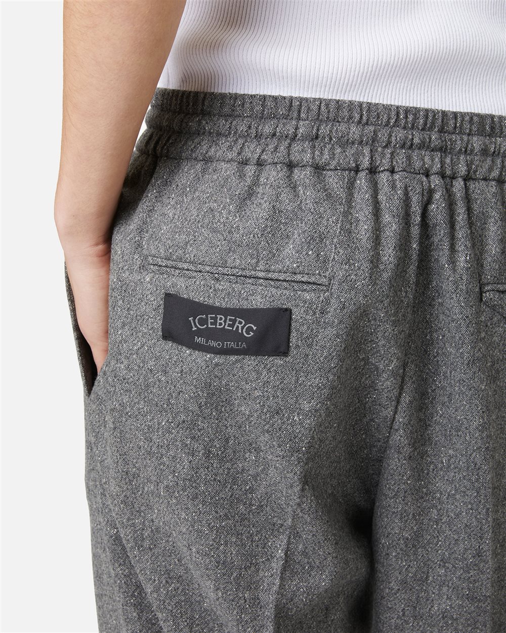 Jogging fit formale in bouclé leggero: l'equilibrio perfetto tra comfort e sartorialità - Iceberg - Official Website