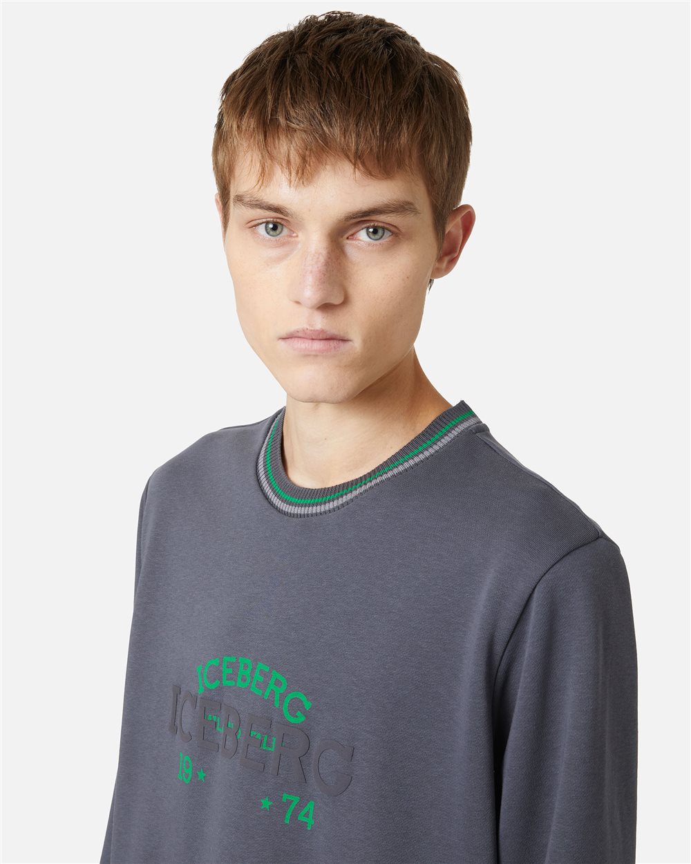 Dark grey slim fit crewneck in dark grey sustainable fleece - Iceberg - Official Website