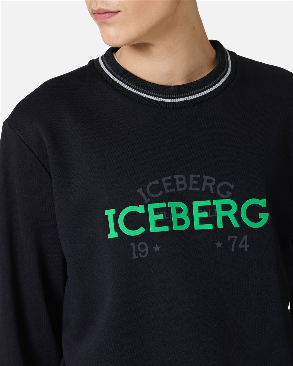 Slim fit black crewneck in sustainable fleece - Iceberg - Official Website
