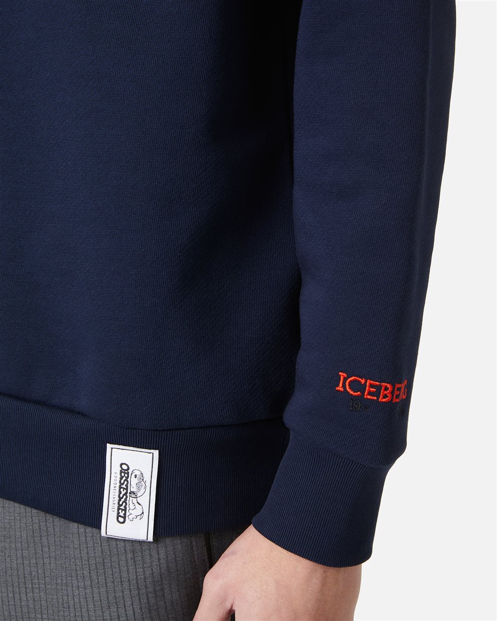 Pop-Ikone im Essential-Stil: schmales Sweatshirt mit Snoopy - Iceberg - Official Website