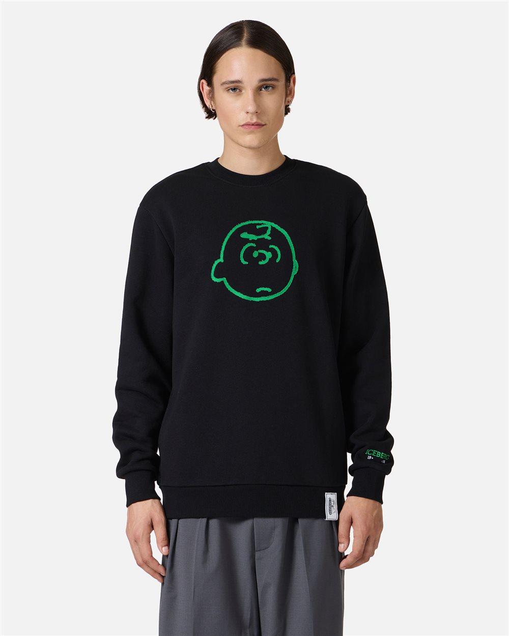 Pop icon in an essential key: the slim sweatshirt with Snoopy - Iceberg - Official Website