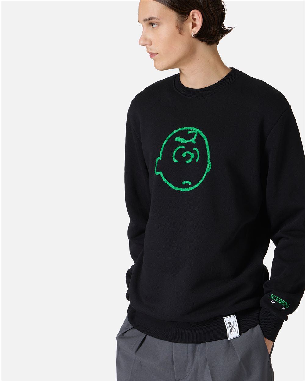 Pop icon in an essential key: the slim sweatshirt with Snoopy - Iceberg - Official Website