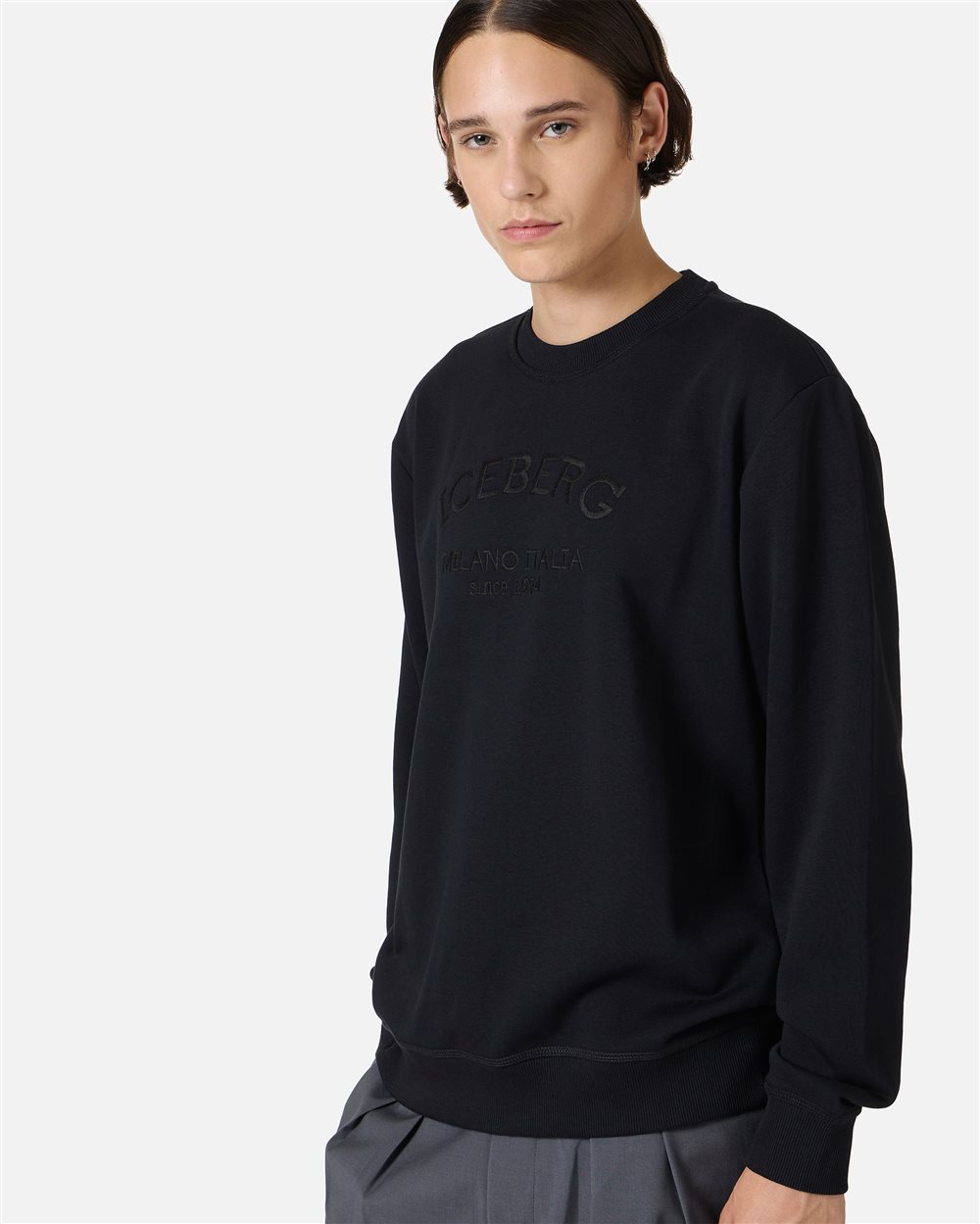 Regular fit black sweatshirt with needle-punched Iceberg logo embroidery - Iceberg - Official Website