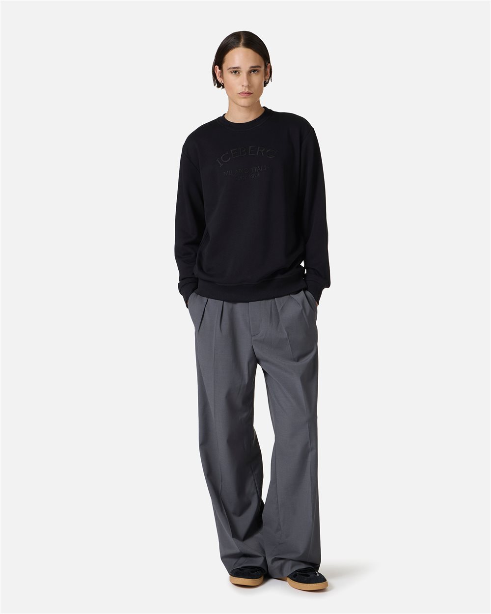 Regular fit black sweatshirt with needle-punched Iceberg logo embroidery - Iceberg - Official Website