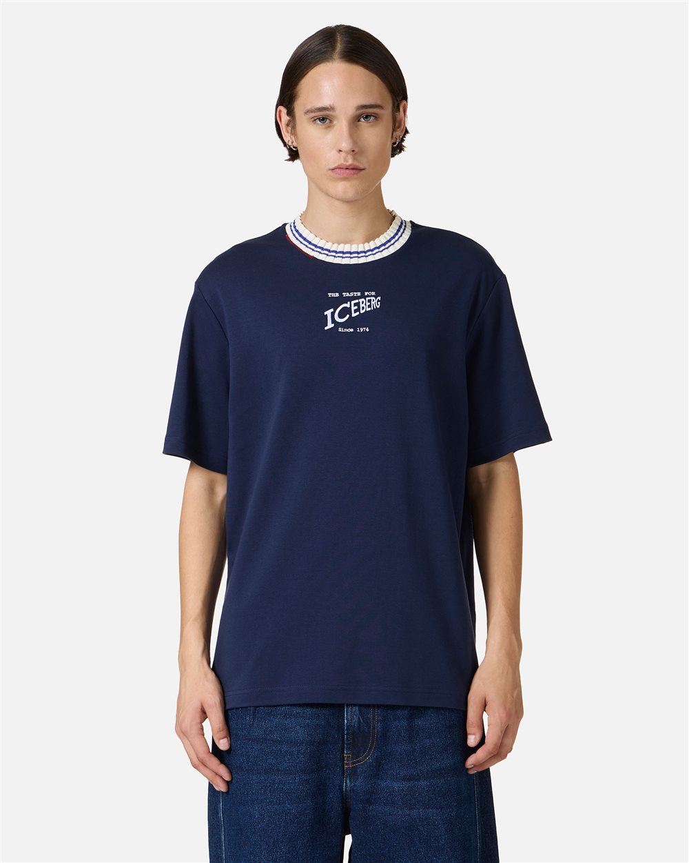 Iconic and conscious: the blue T-shirt that makes the difference - Iceberg - Official Website