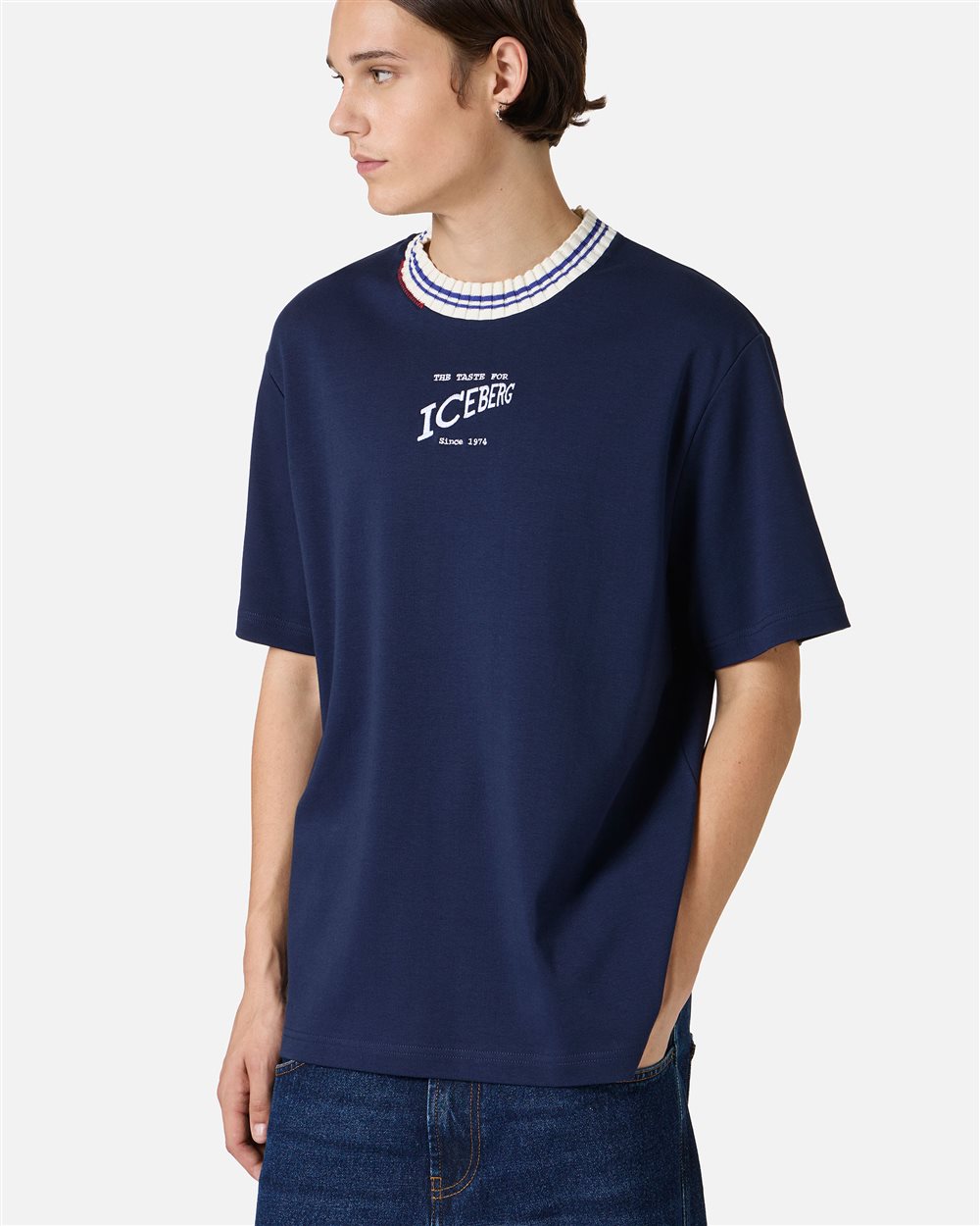 Iconic and conscious: the blue T-shirt that makes the difference - Iceberg - Official Website