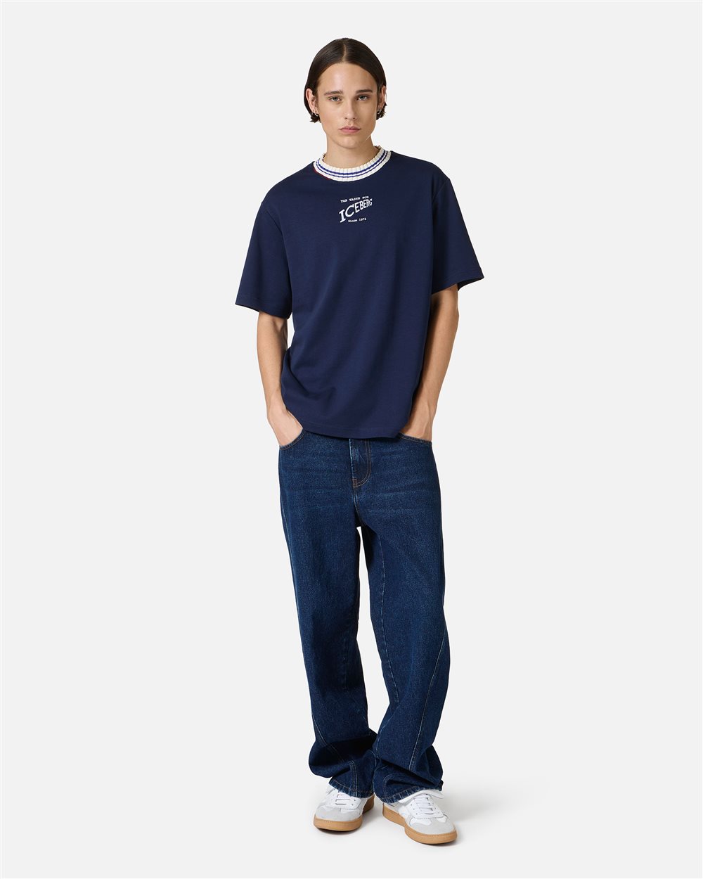 Iconic and conscious: the blue T-shirt that makes the difference - Iceberg - Official Website