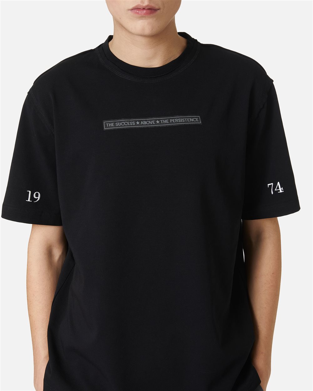 T-shirt nera regular fit in tessuto sostenibile con stampa Iceberg Racing sul retro ed etichetta jacquard - Iceberg - Official Website