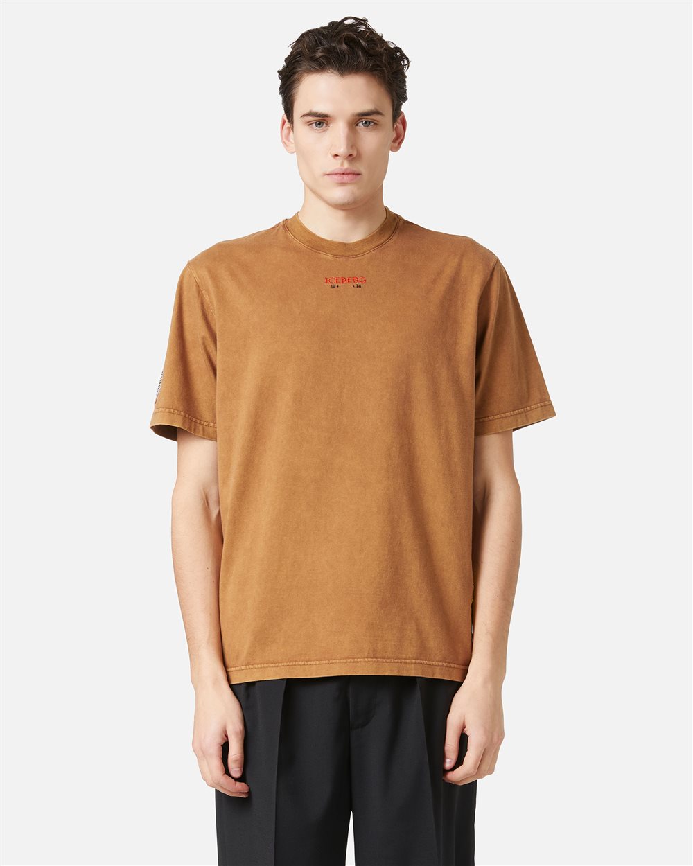 Regular-fit hazelnut-colored T-shirt in garment-dyed jersey with SpongeBob details - Iceberg - Official Website