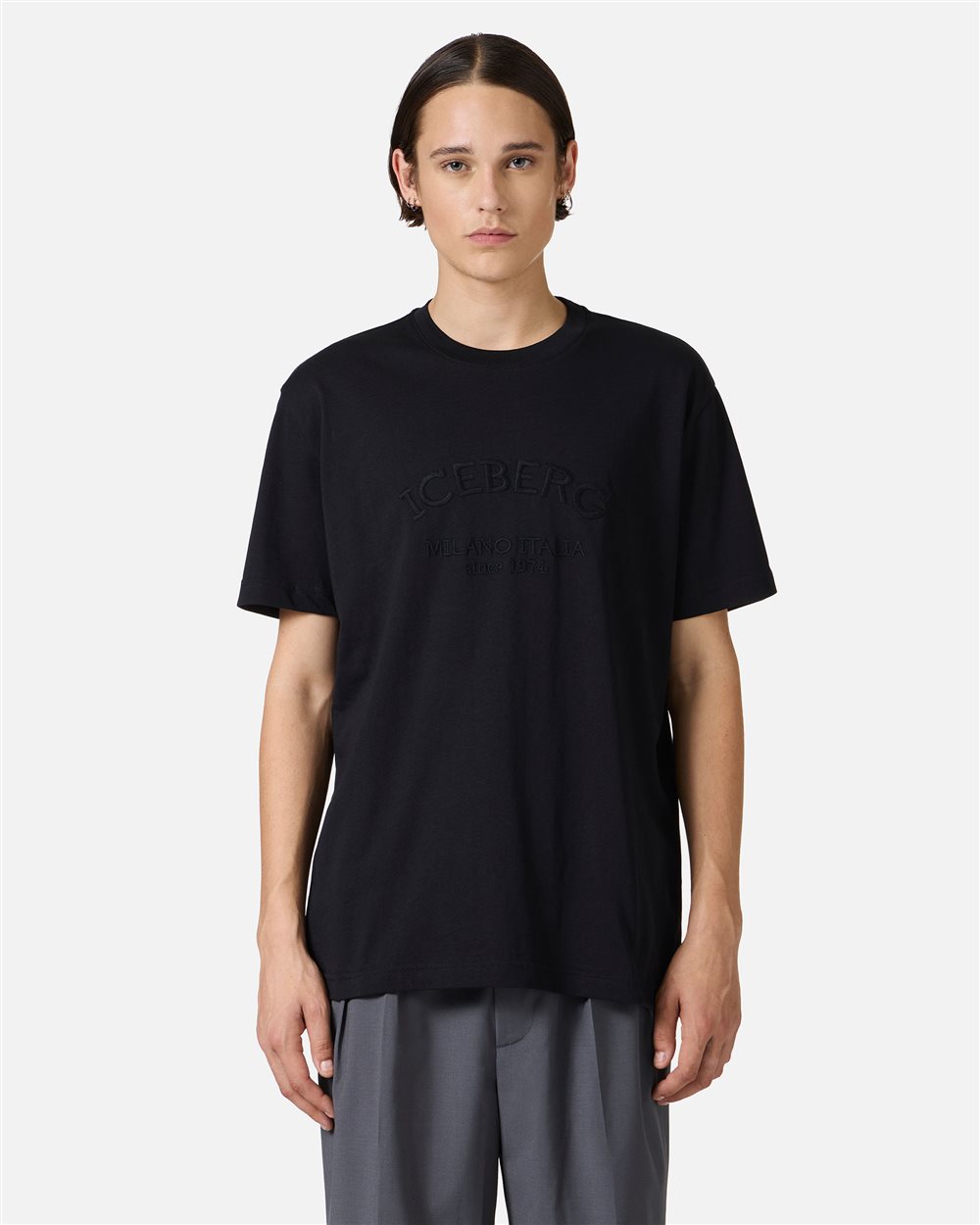 Regular fit black T-shirt with Iceberg Milano Italia embroidery in wool thread - Iceberg - Official Website