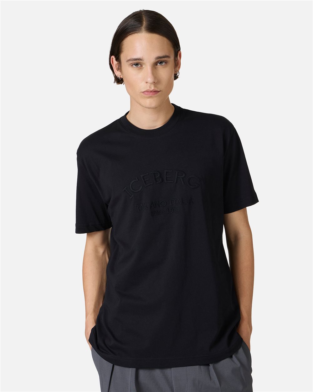Regular fit black T-shirt with Iceberg Milano Italia embroidery in wool thread - Iceberg - Official Website