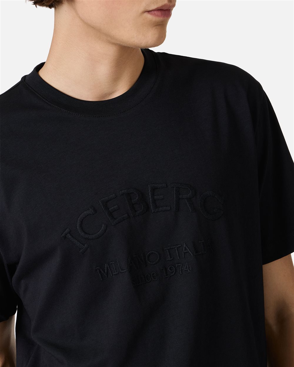 Regular fit black T-shirt with Iceberg Milano Italia embroidery in wool thread - Iceberg - Official Website