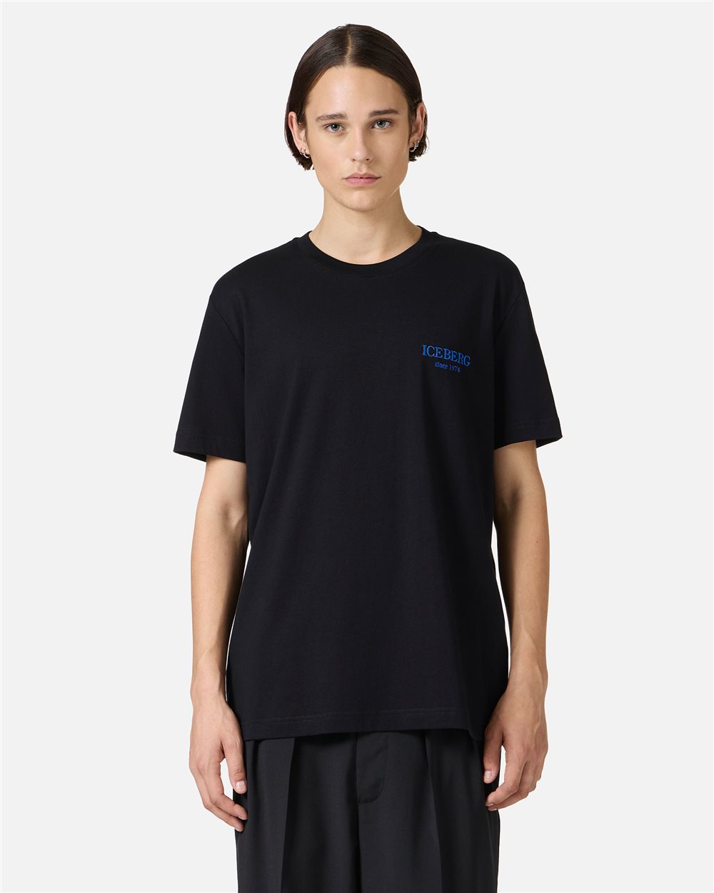 Classic regular fit black T-shirt in cotton jersey with embroidered Iceberg logo - Iceberg - Official Website