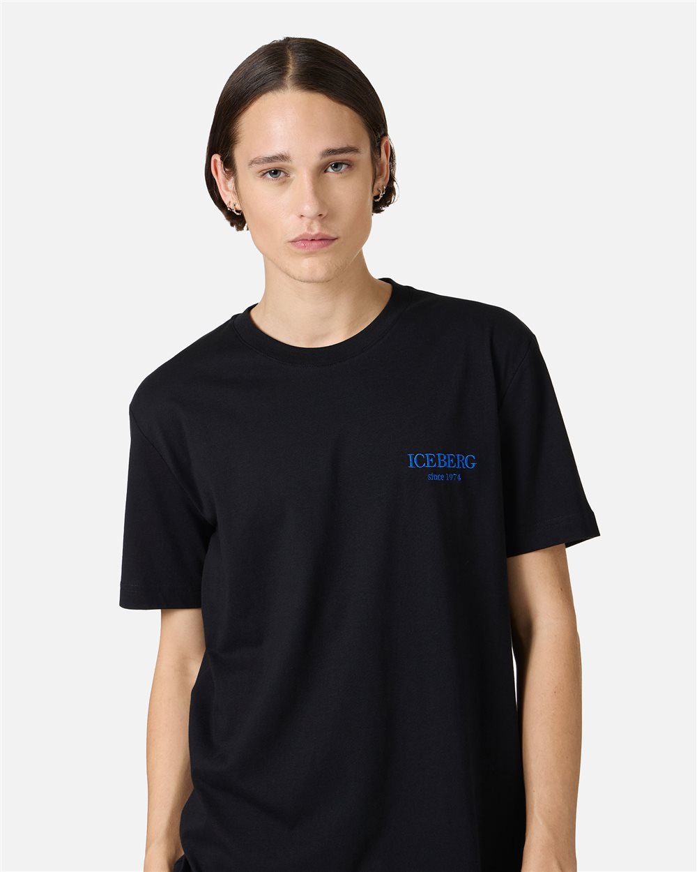 Classic regular fit black T-shirt in cotton jersey with embroidered Iceberg logo - Iceberg - Official Website