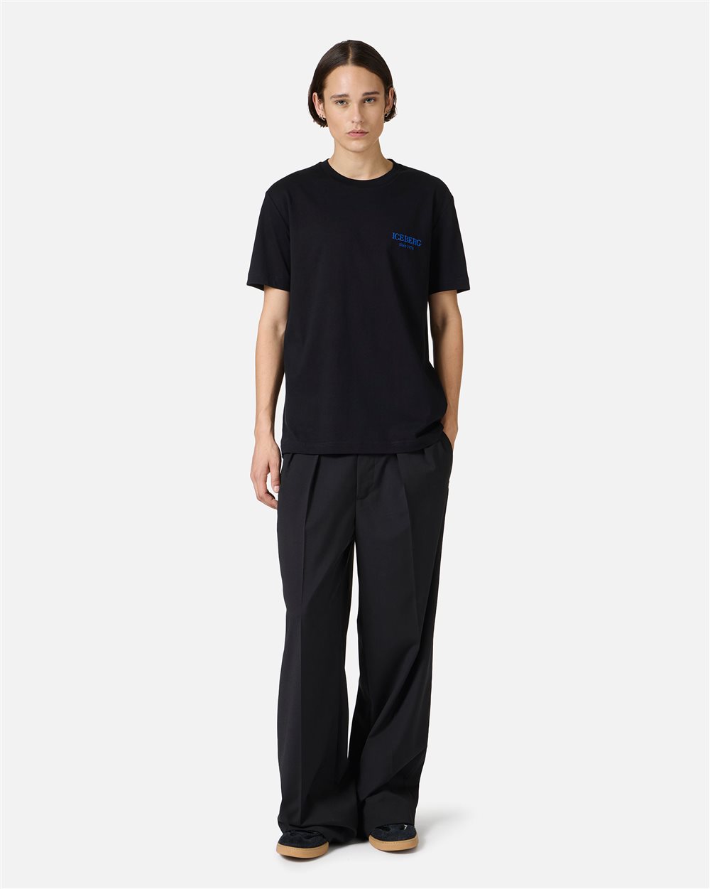 Classic regular fit black T-shirt in cotton jersey with embroidered Iceberg logo - Iceberg - Official Website