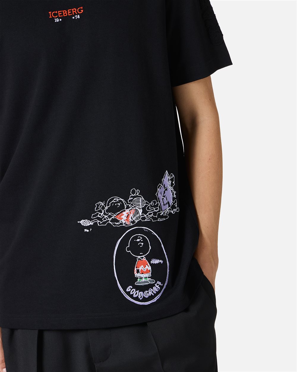 Regular fit black T-shirt in compact jersey with mix of Peanuts prints and embroidery - Iceberg - Official Website