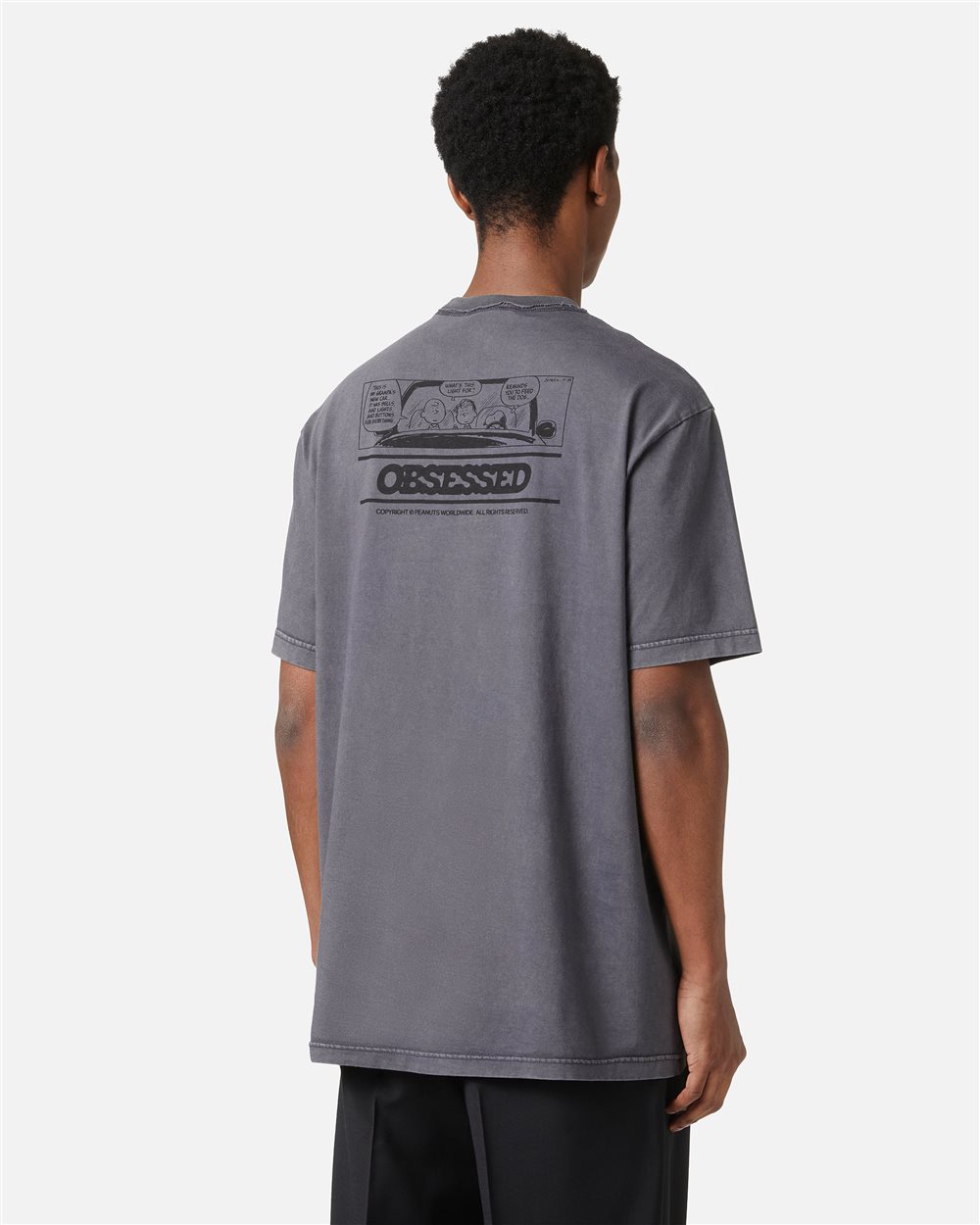 Relaxed style, graphic attitude: the Peanuts T-shirt in dark grey - Iceberg - Official Website