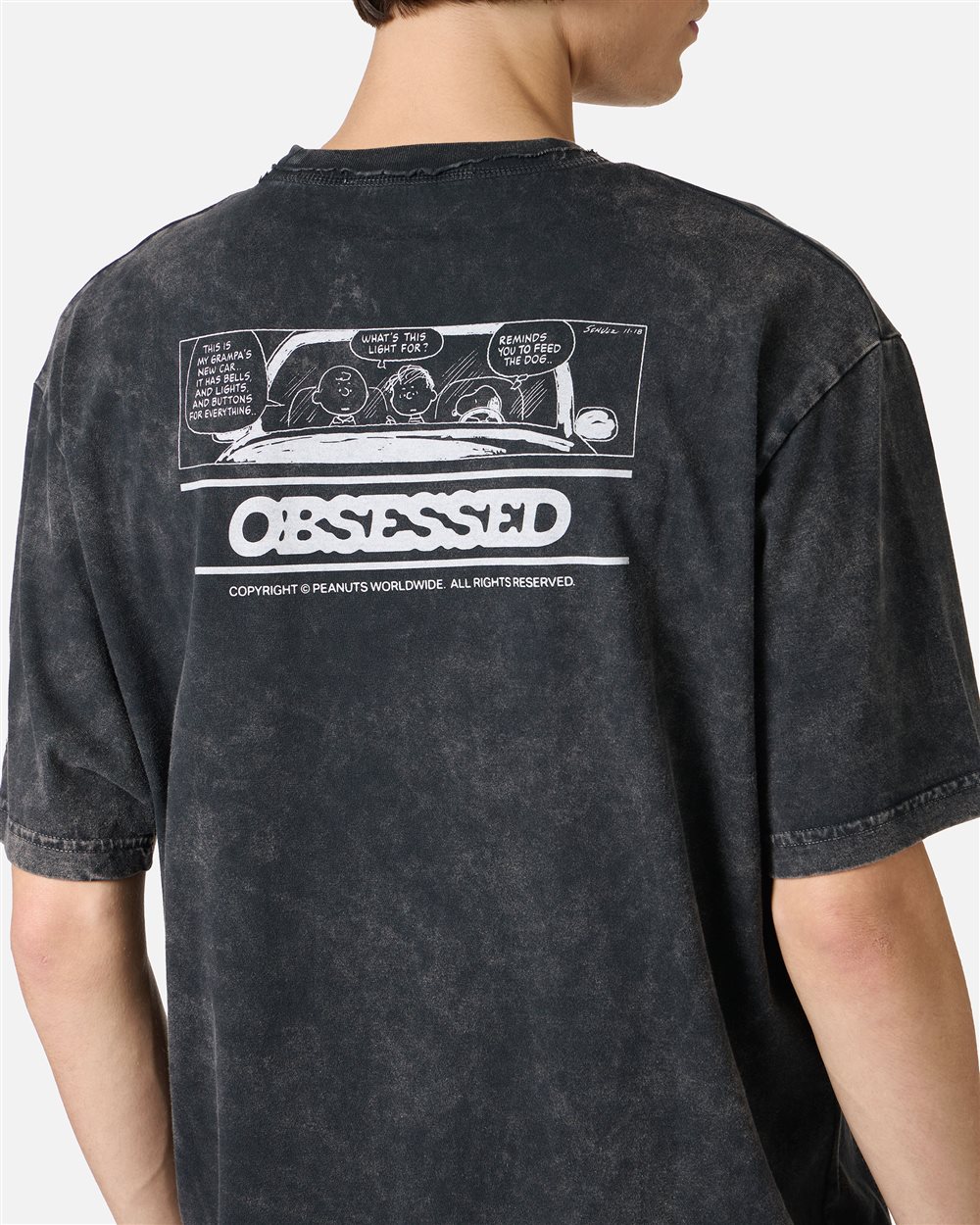 Relaxed style, graphic attitude: the black Peanuts T-shirt - Iceberg - Official Website